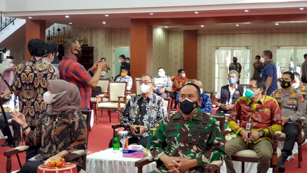 Wawali Parepare Hadiri Serah Terima Bantuan Hibah Damkar dan Ambulance dari Kemendagri