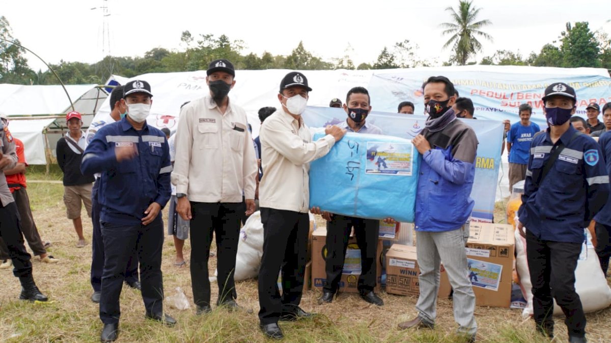 Hebat, Direktur PT DLU Jauh-Jauh Dari Surabaya Bawa Bantuan untuk Sulbar