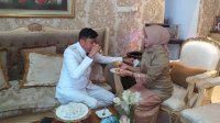 Adnan Minta Restu ke Ibunda Sebelum Dilantik Sebagai Bupati Gowa