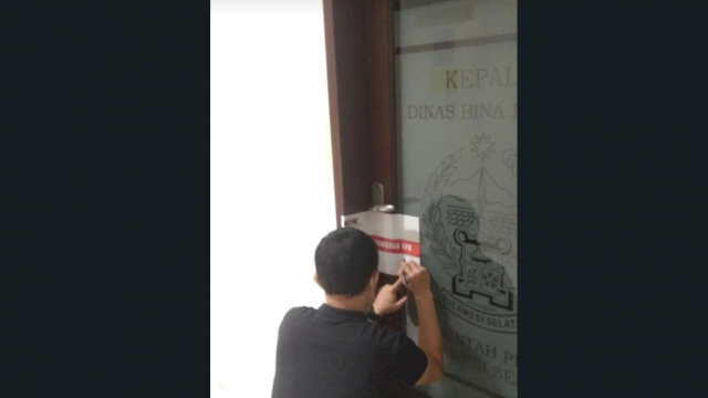 Ruang Kerja Kadis PU Sulsel, Rudy Djamaluddin, disegel KPK. 
