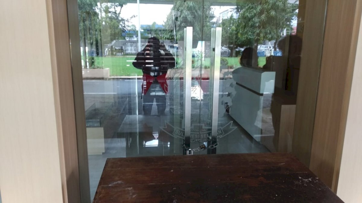 Terkait OTT, KPK Segel Kantor Dinas PU Sulsel