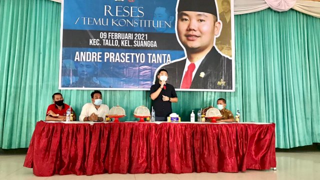Anggota DPRD Sulsel, Andre Prasetyo Tanta (APT) saat reses di Kelurahan Suangga, Kecamatan Tallo.