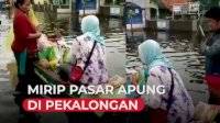 VIDEO: Gara-gara Banjir, Penjual Sayur Ini Pakai Perahu Jajakan Dagangannya