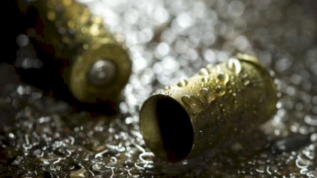 ilustrasi peluru nyasar.