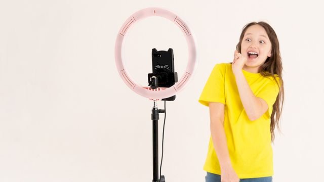 ilustrasi anak-anak kecanduan TikTok. 