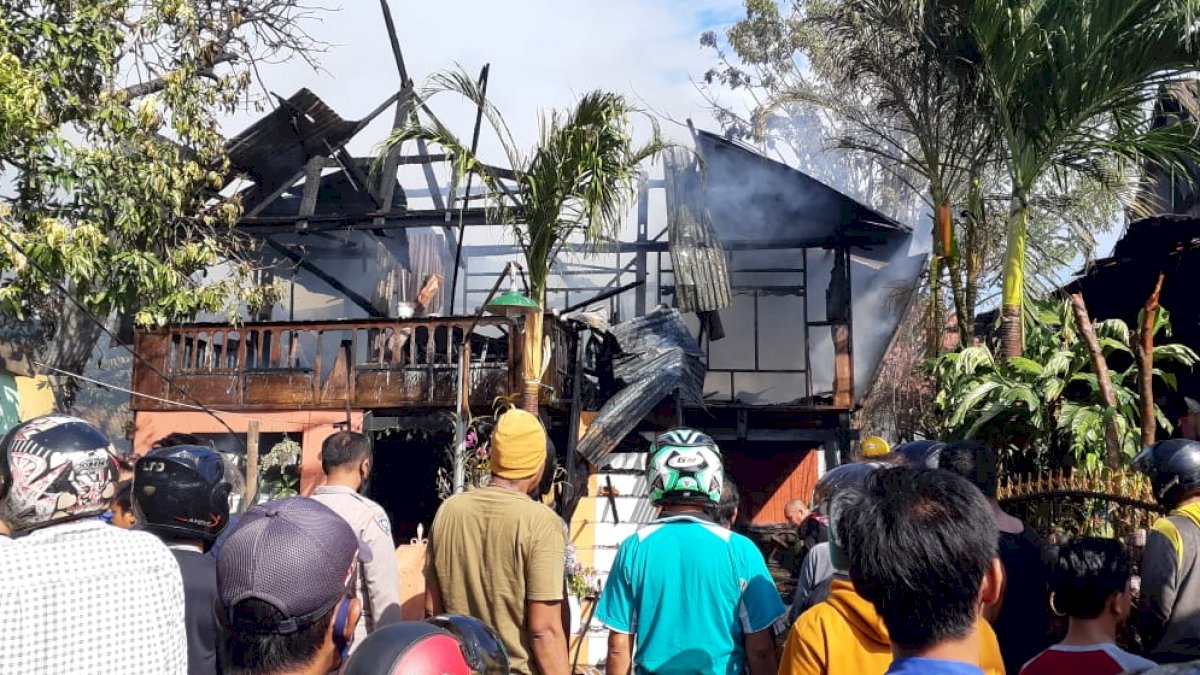 Rumah Seorang Purnawirawan Polri di Jeneponto Terbakar
