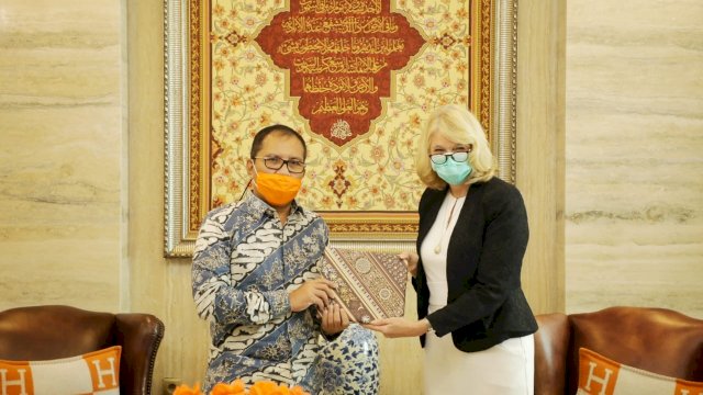 Pertemuan Walikota Makassar, Danny Pomanto dan Konsulat Jenderal (Konjen) Australia, Browyn Robbins, membahas smart city.