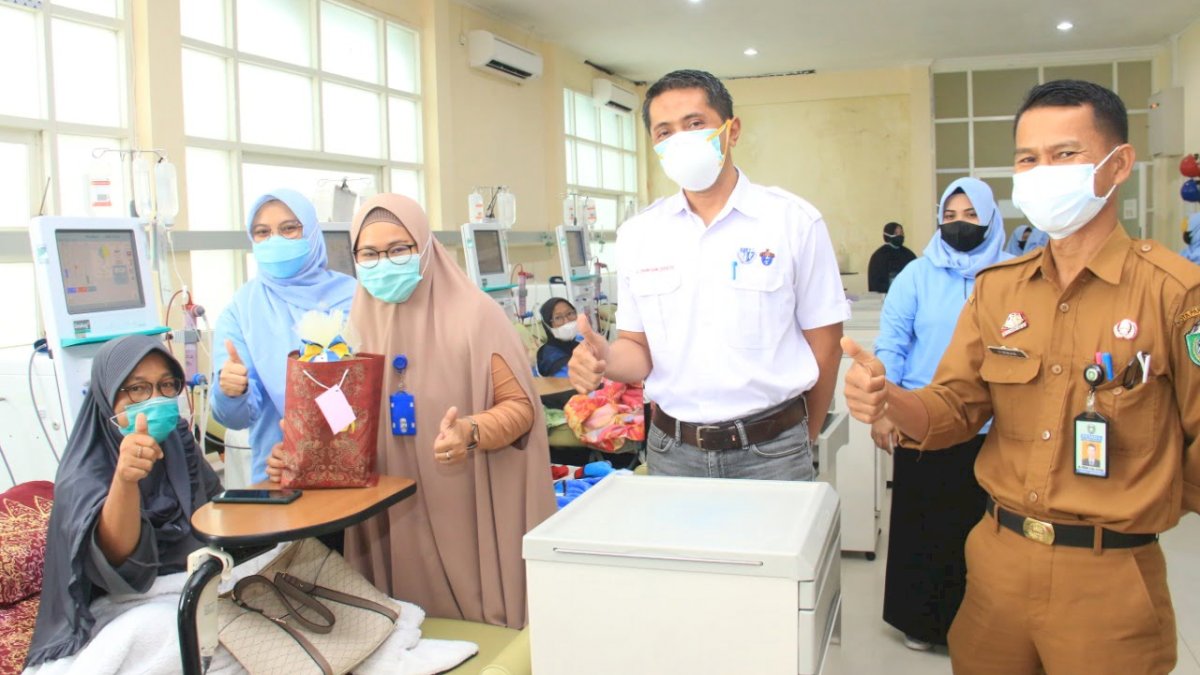 Hari Ginjal Sedunia, RSUD Parepare Bagi Cinderamata dan Edukasi Pasien