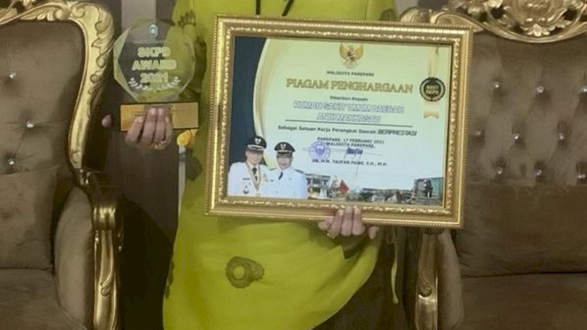 5 Tahun Berturut-turut Direktur RSUD Parepare Terima Penghargaan