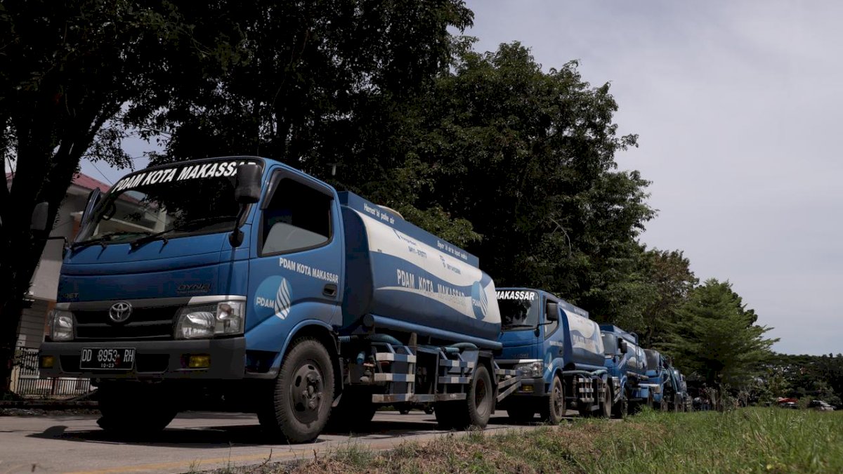 Perumda Makassar Bagi-bagi Air Gratis di Sudiang
