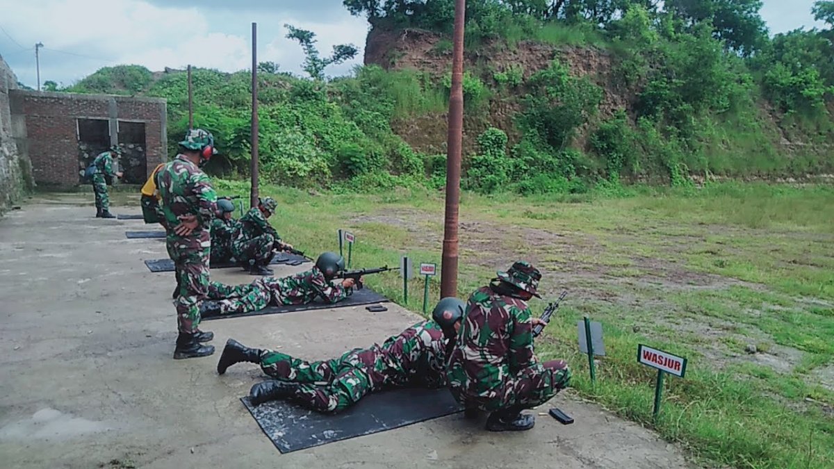 Asah Kemampuan, Puluhan Prajurit TNI Kodim 1425 Jeneponto Latihan Menembak