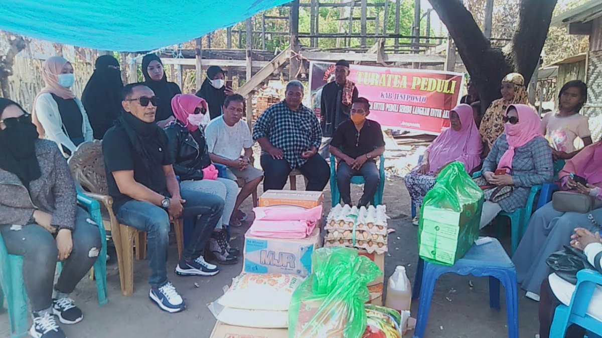 Turatea Peduli Sumbang 100 Lembar Seng untuk Korban Kebakaran di Bontang
