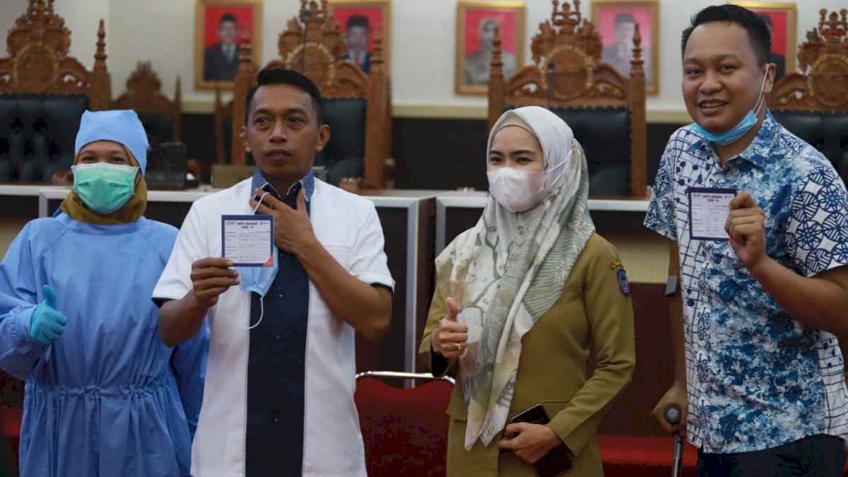 Syaharuddin Alrif Pimpin Vaksinasi di DPRD Sulsel