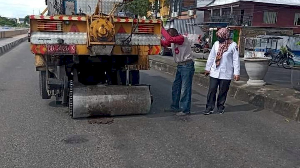 Dinas PUPR Parepare Tambal Jalan Berlubang di Mattirotasi