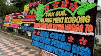 Rujab Nurdin Abdullah Penuh Karangan Bunga “Pak Gub, Pulangmeki Kodong”
