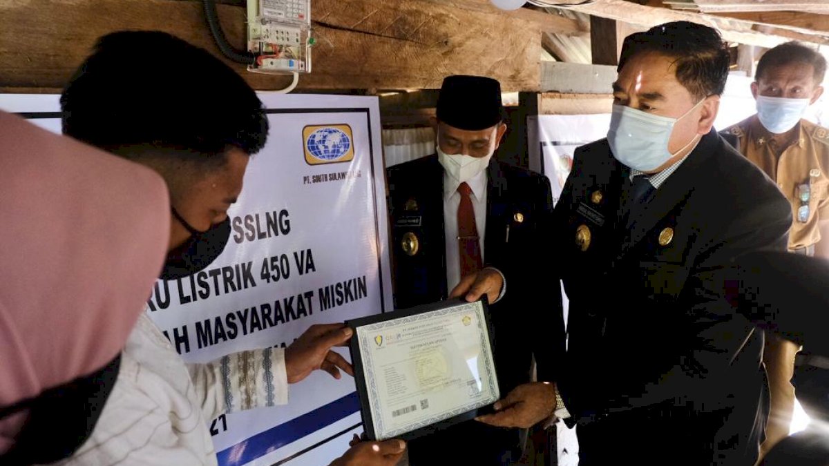 831 Unit Rumah Warga Miskin di Wajo Kini Dialiri Listrik