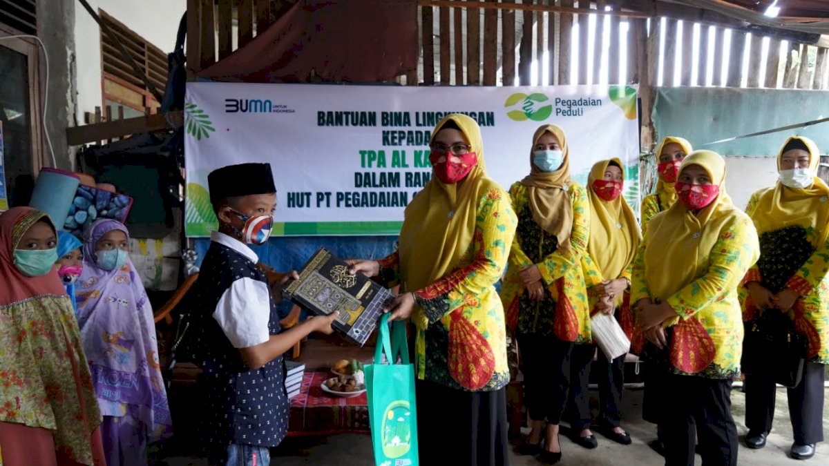 Pegadaian Makassar Beri Bantuan ke Panti Asuhan dan Donor Darah 