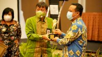 Pemprov Sulsel Terima Penghargaan TPKAD, Plt Gubernur: Ini Untuk Pak Nurdin Abdullah