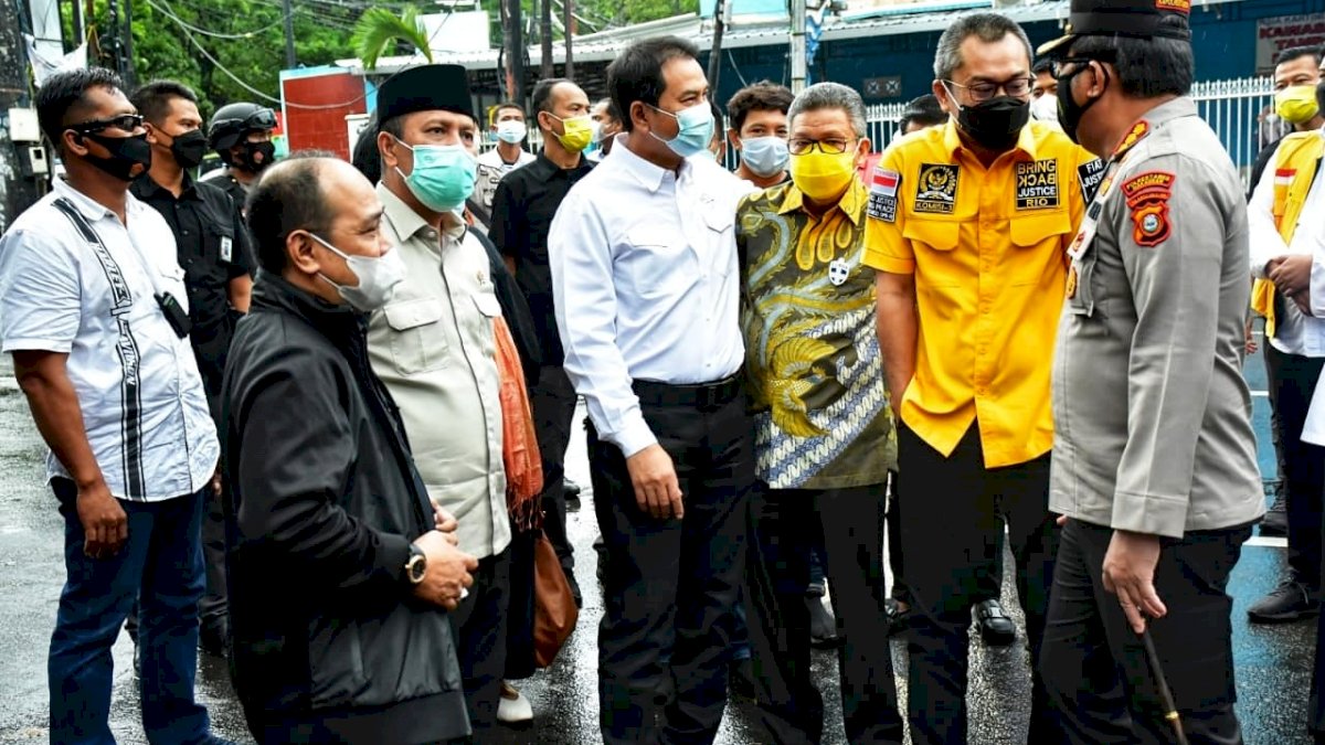 Taufan Pawe Dampingi Azis Syamsuddin Kunjungi Gereja Katedral Hingga Makan Coto