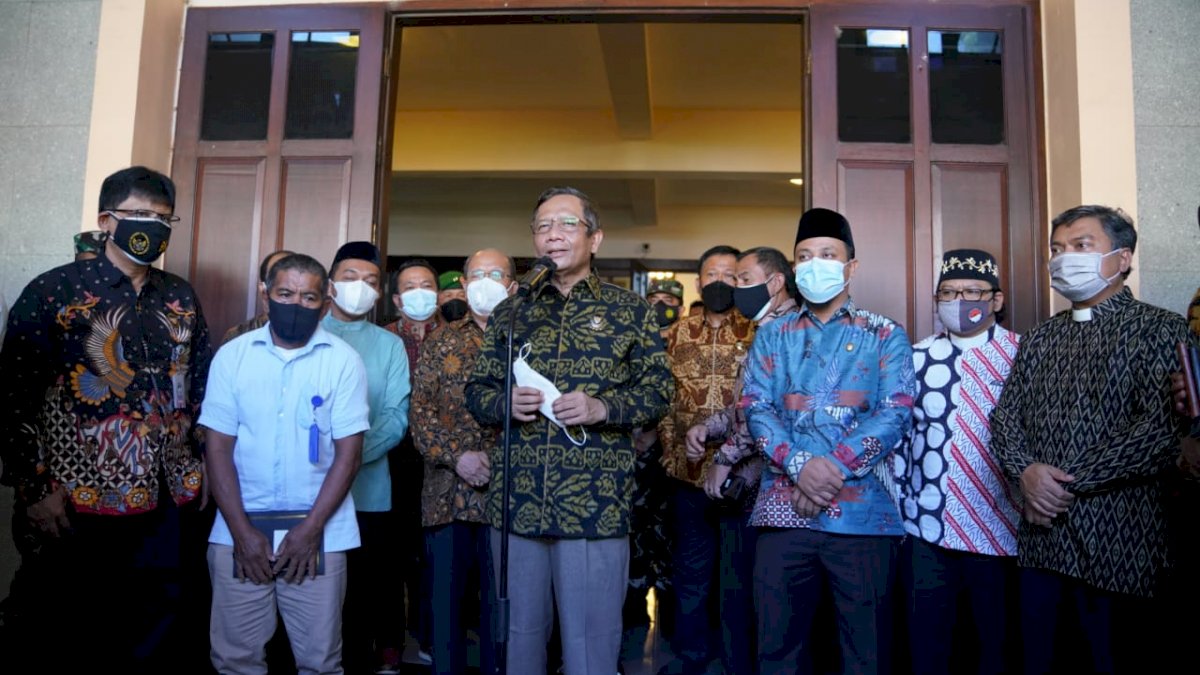 Kunjungi Gereja Katedral Makassar, Mahfud MD: Terorisme Musuh Semua Agama
