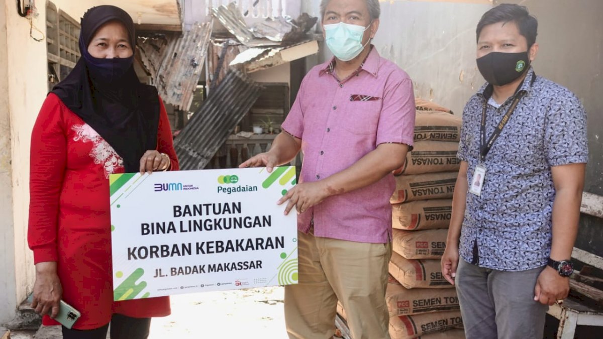 Warga Korban Kebakaran di Jalan Badak Dapat Bantuan dari Pegadaian