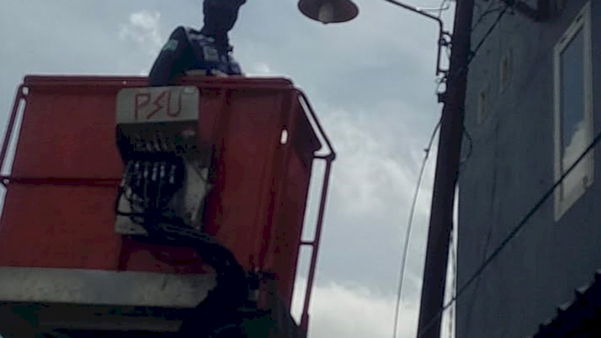 Puasa Tak Halangi Semangat Kerja Tim PJU Dinas PU Makassar