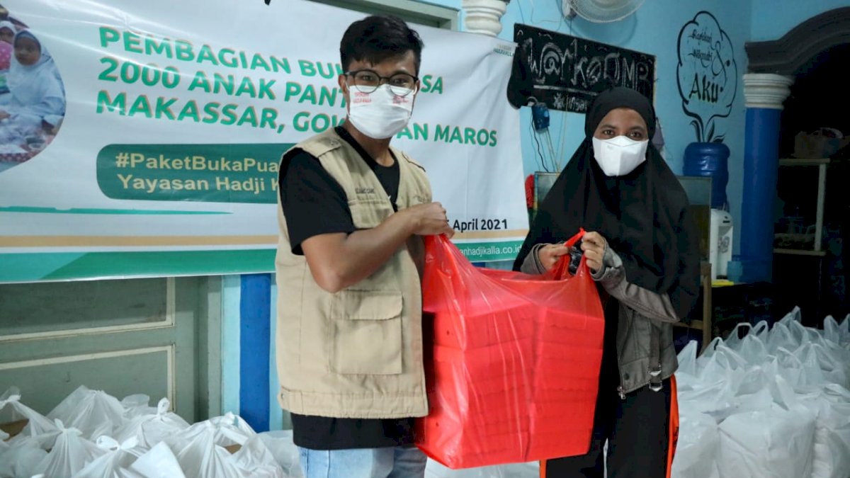 Yayasan Hadji Kalla Bagikan 2 Ribu Paket Buka Puasa untuk Panti Asuhan