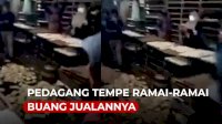 VIDEO: Gara-gara Bansos, Pedagang Tempe Ramai-ramai Buang Jualannya