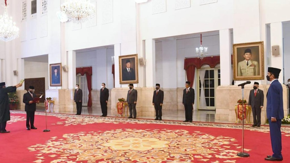 Gantikan Almarhum Artidjo, Jokowi Lantik Prof Indriyanto Sebagai Dewan Pengawas KPK