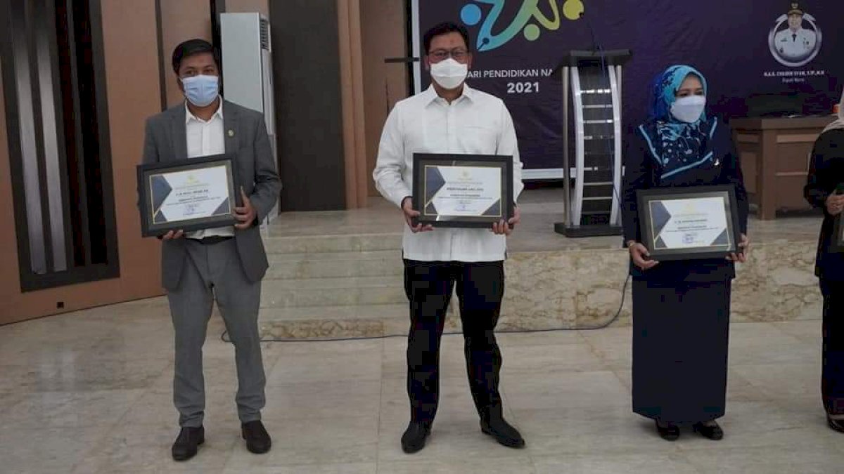 Dapat Penghargaan Pendidikan, Muzayyin: Ini Persembahan Pada Civitas Darul Istiqamah
