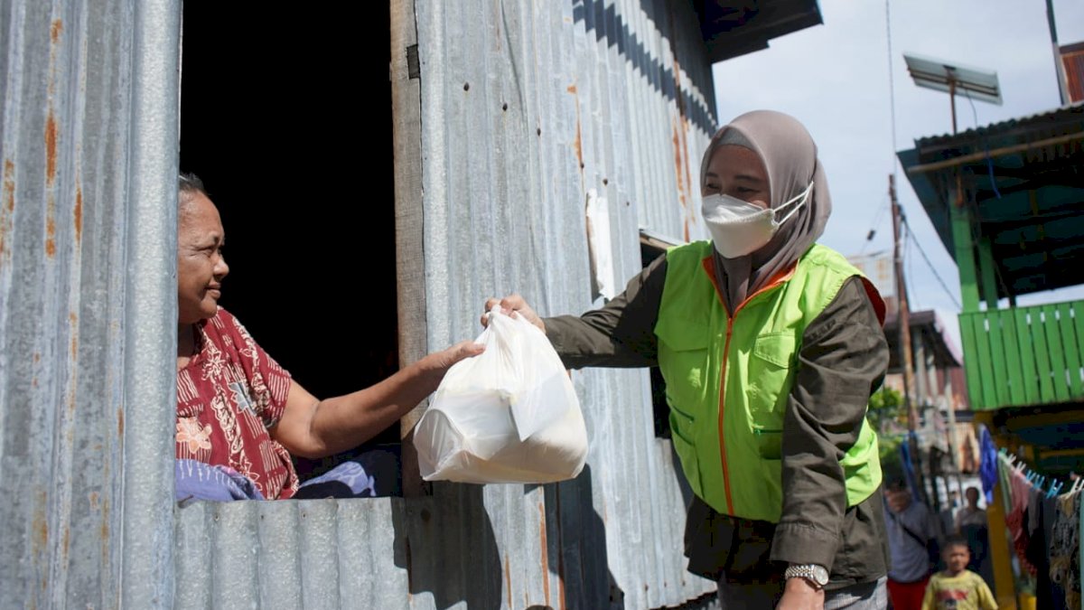 4 Pulau Dikunjungi Andi Nirawati di Pangkep, Serahkan Paket Lebaran