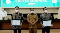 Peduli Kemanusiaan, Plt Gubernur Sulsel Ganjar Penghargaan PLN