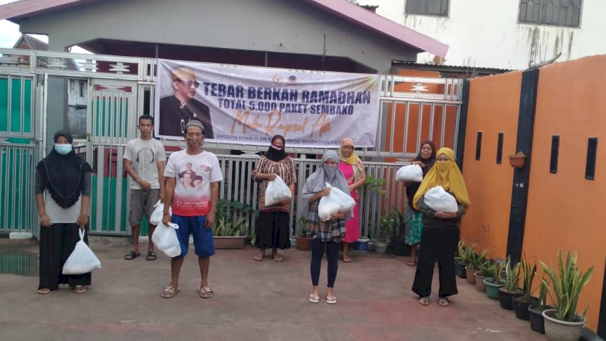 Politisi NasDem Rapsel Ali Bagi 5000 Paket Sembako di Dapil Sulsel 1