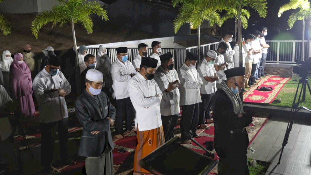Shalat Gerhana Berjamaah, Danny Harap Makassar Pulih dari Covid-19