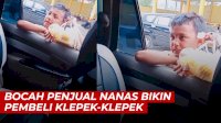 VIDEO: Aksi Bocah Penjual Nanas Bikin Pembeli Klepek-klepek