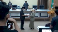 Taufan Pawe Serahkan Ranperda Perubahan RPJMD 2018-2023 ke DPRD