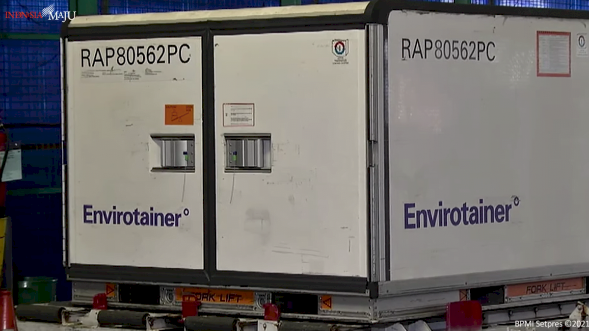 Delapan Juta Bahan Baku Vaksin Covid-19 Tiba di Indonesia