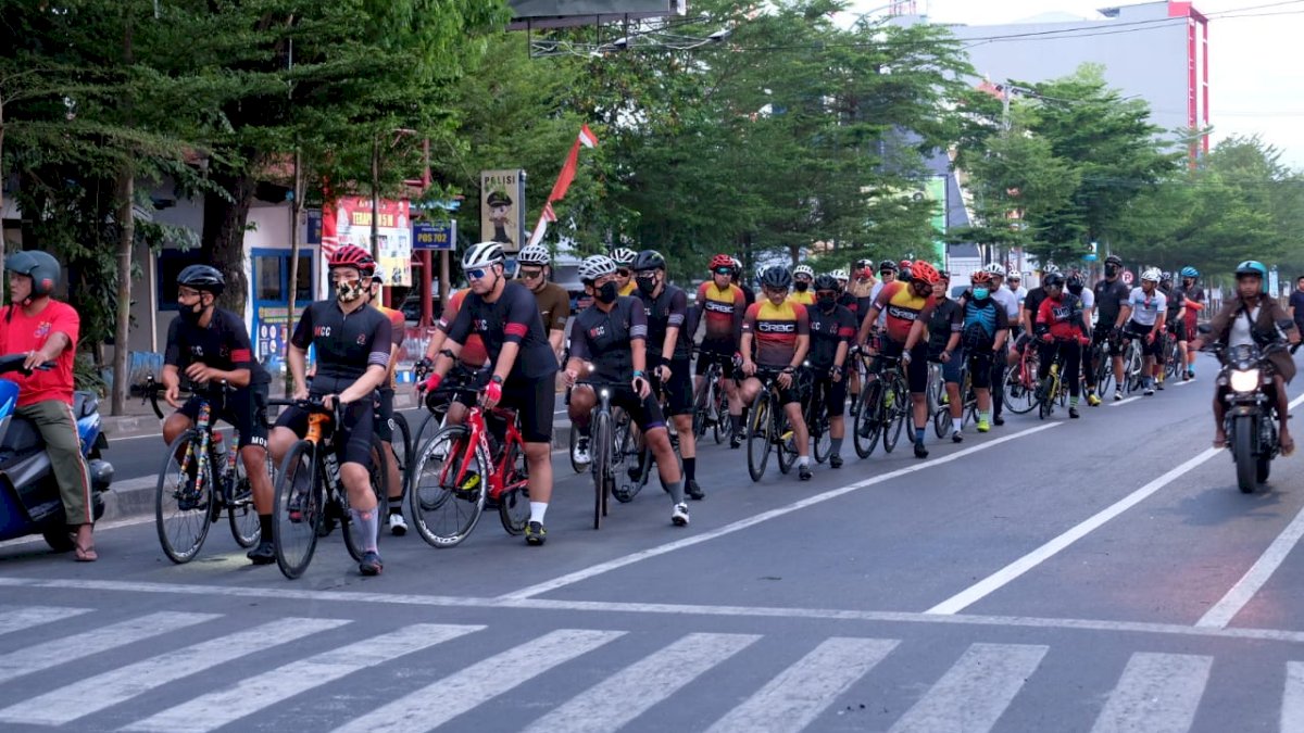 Hari Sepeda Sedunia, Biker Makassar Gowes Bareng Sambil Kampanye Share The Road