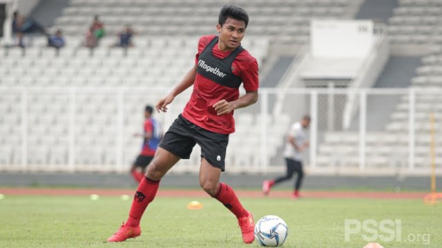 Asnawi Mangkualam Bahar. 