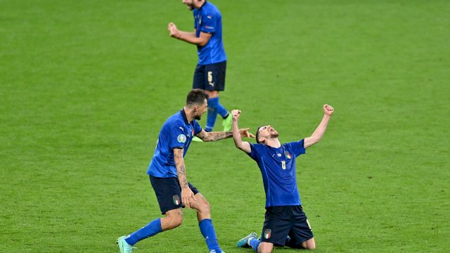 Italia dan Spanyol lolos ke semifinal Euro 2020. Dua tiket semifinal lainnya akan diperebutkan Inggris, Ukraina, Republik Ceko dan Denmark.