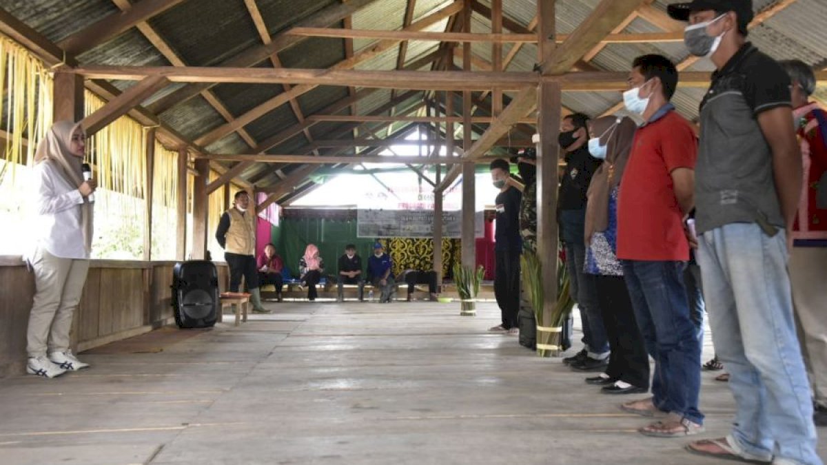Bupati Lutra Minta Calon Kades di Rampi Tegakan Prokes Covid-19