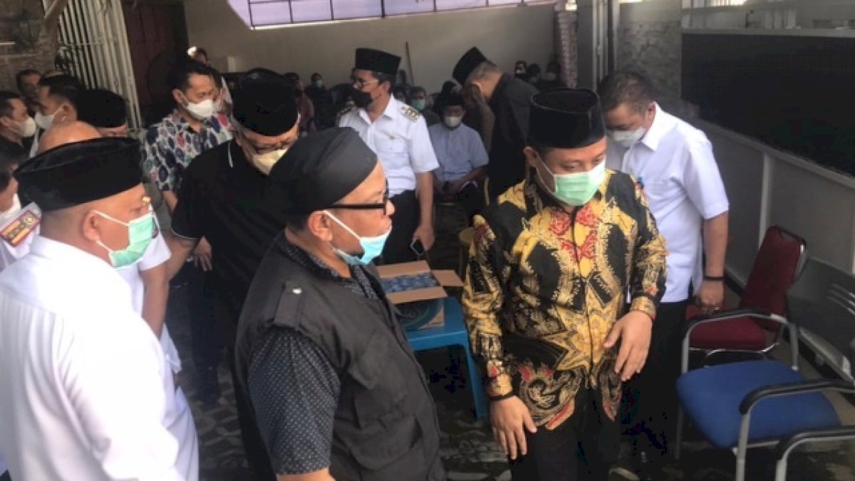 Plt Gubernur Sulsel Melayat dan Sampaikan Duka Berpulangnya Putra M Reom