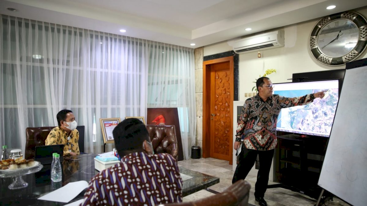 Danny Sebut Pembangunan Jalur KA Makassar Solusi Kemacetan