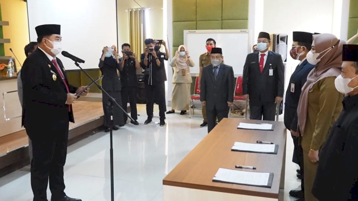 Abdul Hayat Lantik 24 Pejabat Lingkup Dinas PKP2 Sulsel