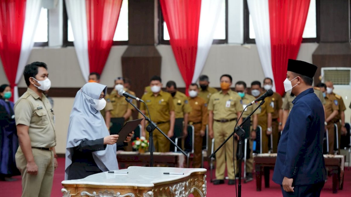 Lantik 77 Pejabat Eselon III dan IV, Plt Gubernur Sulsel Ingatkan Perlihatkan Loyalitas pada Pekerjaan