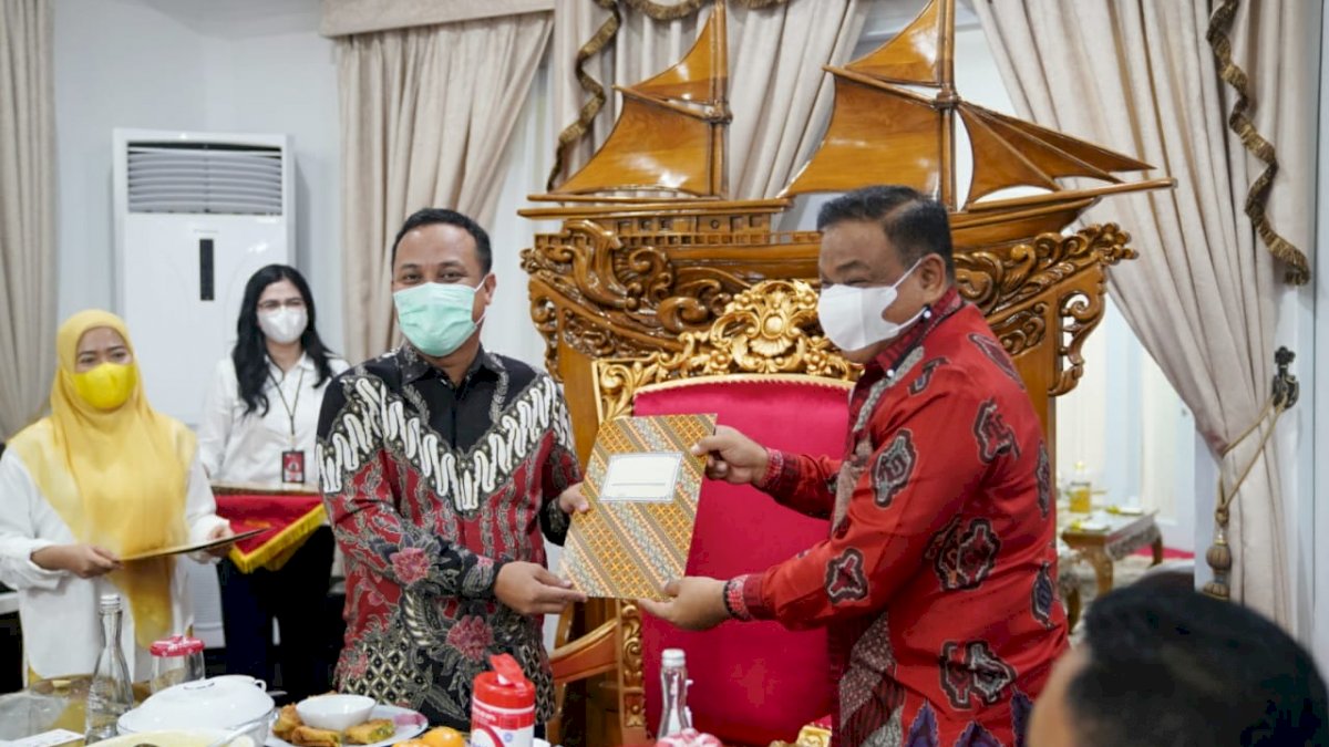 Gerakkan Ekonomi di Daerah, Plt Gubernur Sulsel Kucurkan Rp 200 Miliar Bantuan Keuangan untuk Kabupaten/Kota
