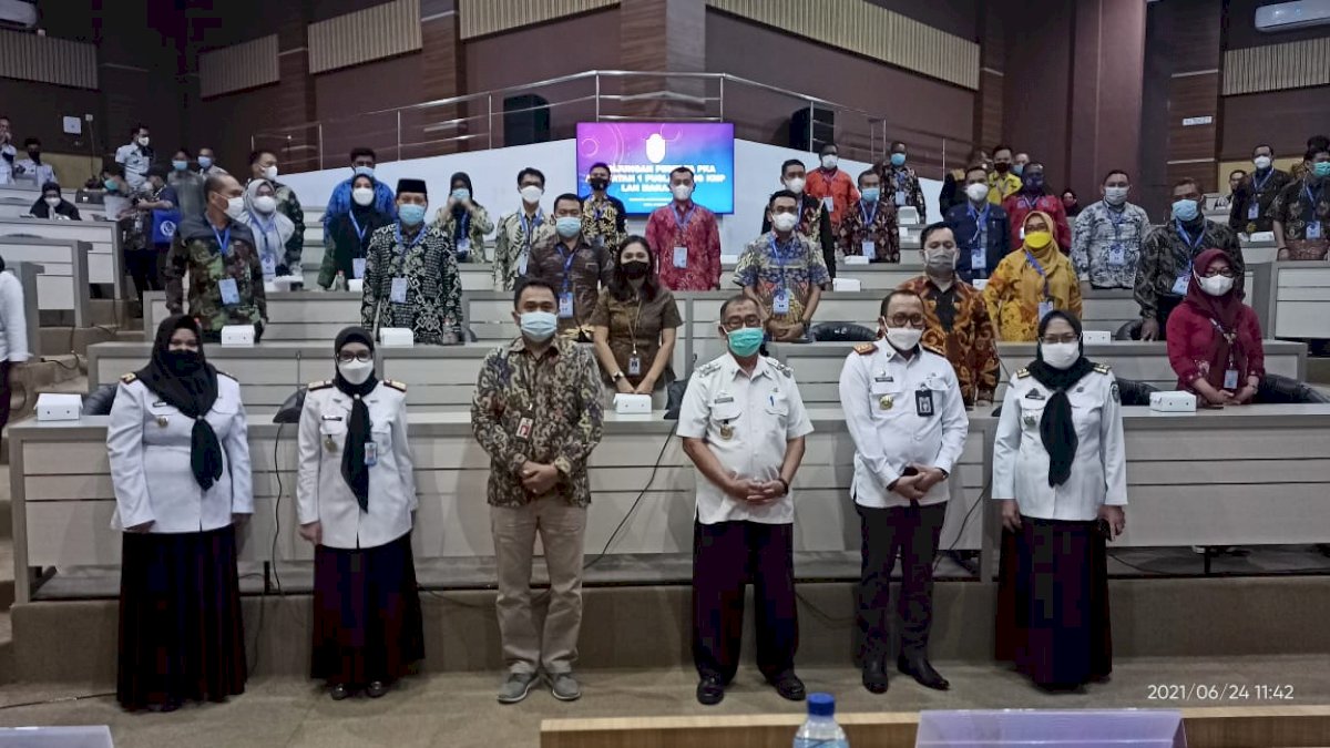 Wawali Parepare Ajak Peserta PKA Puslatbang Berselfie di Monumen Cinta Sejati Habibie Ainun