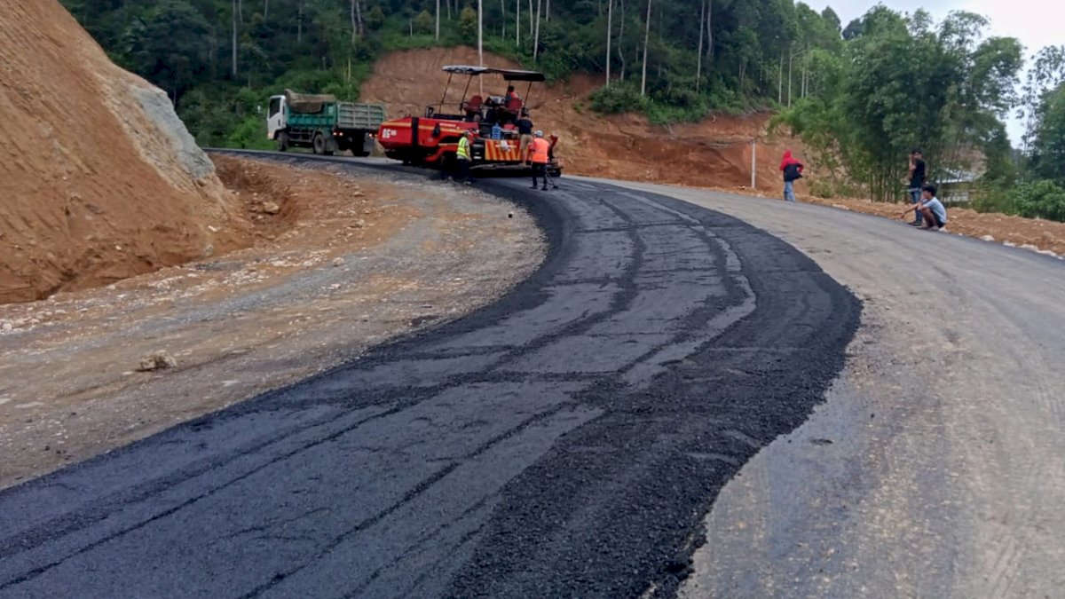 Bukti Pemerataan Pembangunan, Plt Gubernur Sulsel Lanjutkan Pembangunan Ruas Penghubung Toraja Sulbar