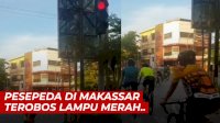 VIDEO: Viral, Pesepeda di Makassar Terobos Lampu Merah