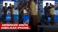 VIDEO: Viral, Wanita Ini Merengek di Konter HP Minta iPhone